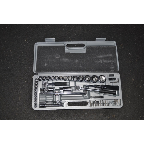 110 - SOCKET SET LIKE NEW IN CASE