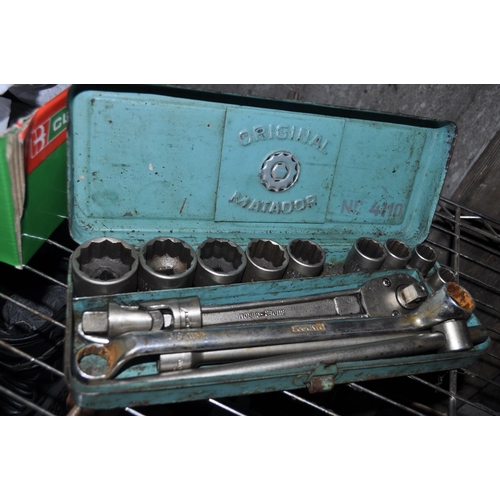 49 - MATADOR SOCKET SET