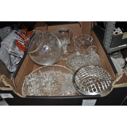 193 - LARGE BOX OF GLASSWARE. BOWLS, TRINKET BOWLS AND ROSE BOWLS