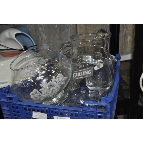 286 - TRAY OF CARLING GLASS JUG AND ICE BUCKET NAND BOWLS