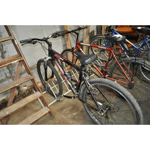 4 - HR PRO SPECIALISED HARD TAIL MOUNTAIN BIKE