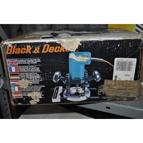 88 - BLACK AND DECKER DN66 ROUTER AND BLADES