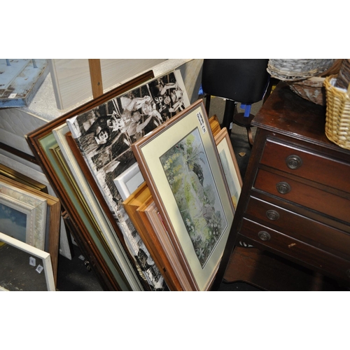 827 - LARGE QUANTITY OF FRAMED AND GLAZED PICTURES