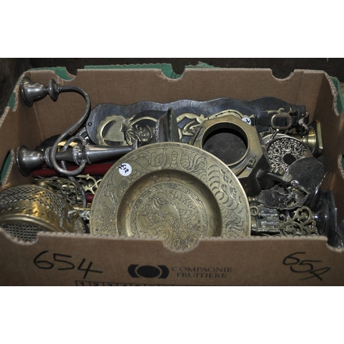 440 - LARGE BOX OF BRASS, COOPER AND MIXED TABLEWARE