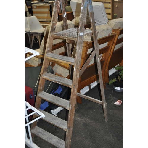 474 - 6 TREAD VINTAGE WOODEN STEP LADDER