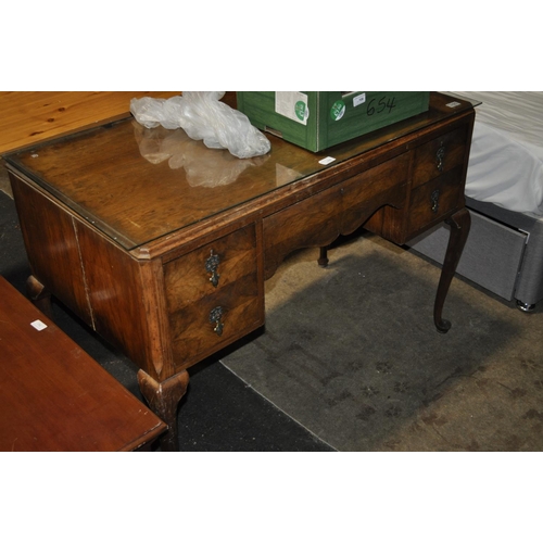 709 - WALNUT 5 DRAWER DRESSING TABLE WITH GLASS TOP