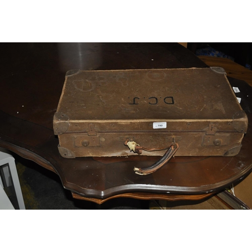 790 - VINTAGE SUITCASE