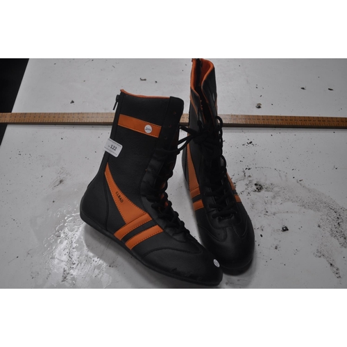 122 - CLBAO  BLACK AND ORANGE  SIZE 40 BOOTS