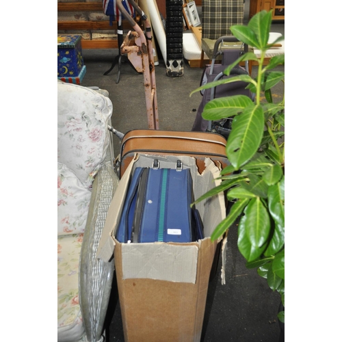 361 - SELECTION OF LUGGAGE CASES AND BAGS