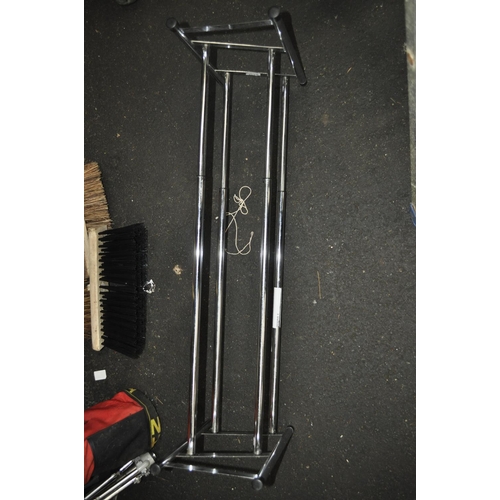 213 - CHROME EXTENDABLE SHOW RACK