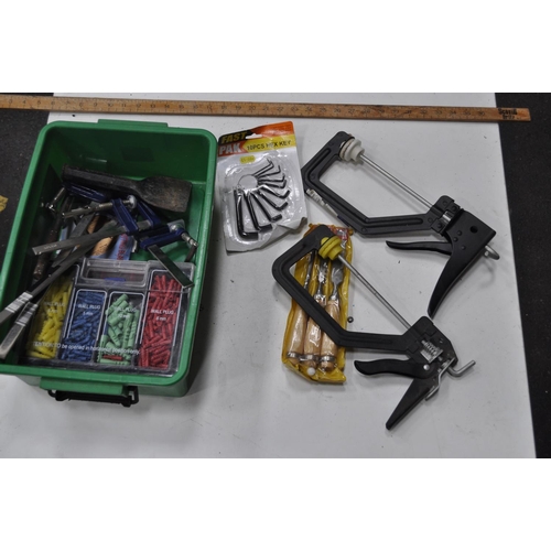 60 - BOX CONTAINING NEW AND USED TOOLS AND ACCESORIES