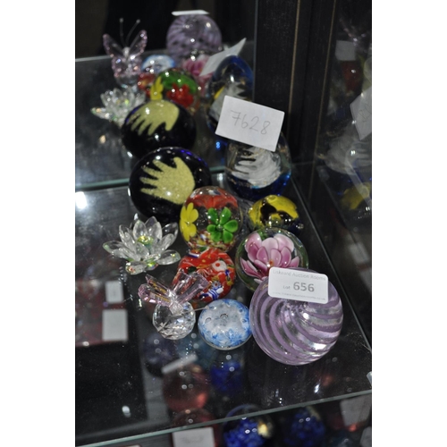 656 - SELECTION OF 10 COLLECTABLE PAPERWEIGHTS