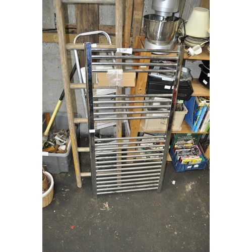 302 - CHROME TOWEL RAIL