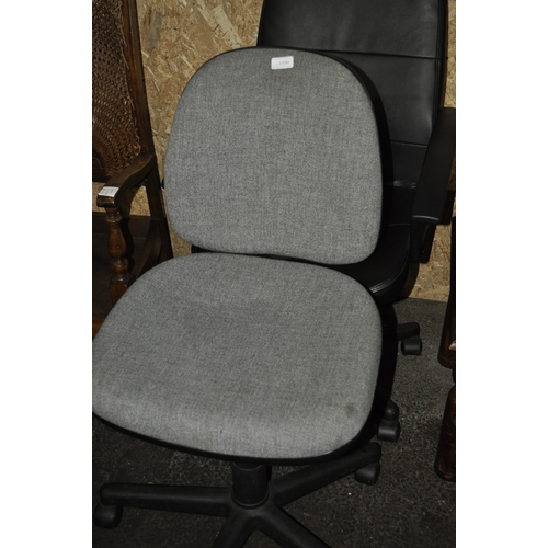 1030 - GREY SWIVEL OFFICE CHAIR