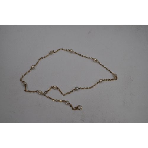 629 - 9CT GOLD LADIES CHAIN SET WITH PEARLS    NEEDS NEW CLASP