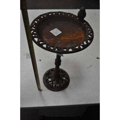 121 - CAST IRON TABLETOP BIRD BATH WITH BIRD