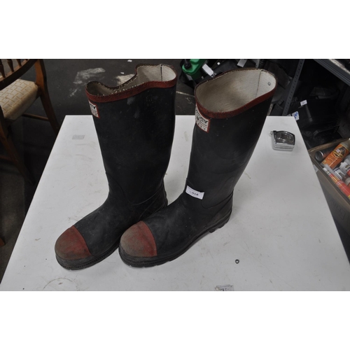 18 - STEEL TOE-CAPPED CENTURY 2000 SAFETY WELLIES  SIZE 9.5-10