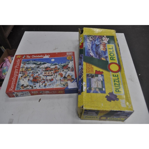 176 - RAVENSBERG CHRISTMAS FAIR PUZZLE PLUS PUZZLE ROLL