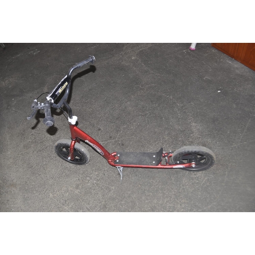 7 - RED CHILDREN'S LARGE WHEELED PUSH SCOOTER