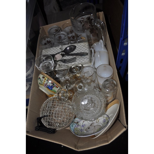 330 - BOX OF MIXED GLASSWARE INC SHERRY GLASSES, BOWLS AND ROSE BOWLS