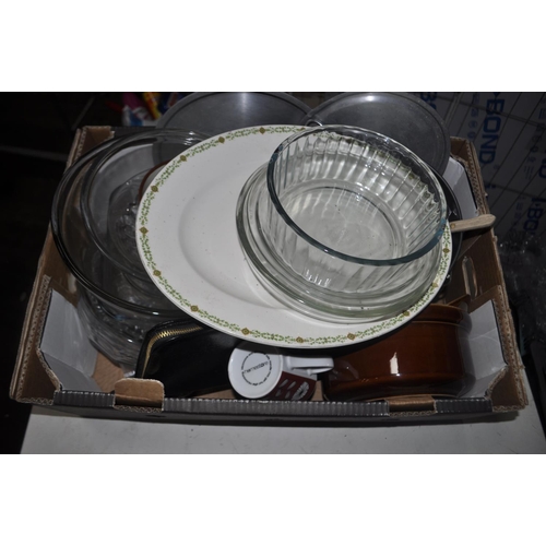 337 - BOX OF MODERN KITCHEN ITEMS