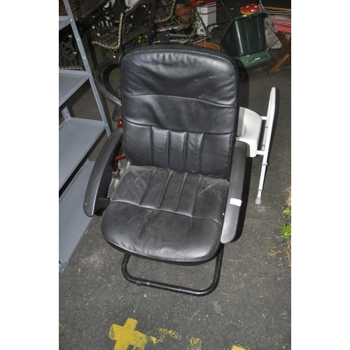 490 - BLACK OFFICE CHAIR