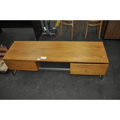 544 - 5FT WIDE 1.5FT DEEP LIGHT OAK COFFEE TABLE