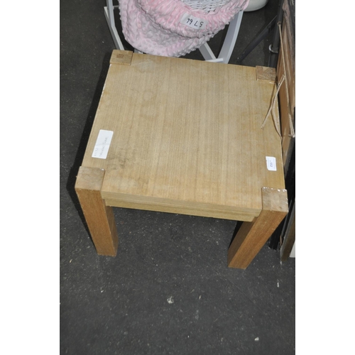 552 - LIGHT OAK SQUARE COFFEE TABLE