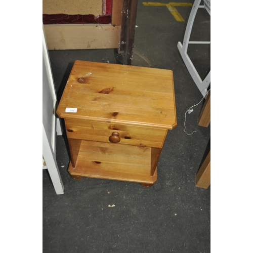 553 - PINE SINGLE DRAWER BEDSIDE CABINET