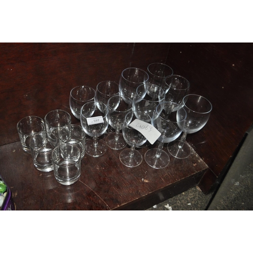 597 - QTY OF WINE AND WHISKY GLASSES