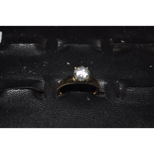 661 - 9CT GOLD HALLMARKED QVC SOLITAIRE 1CT UNTESTED STONE 2.5G  SIZE O