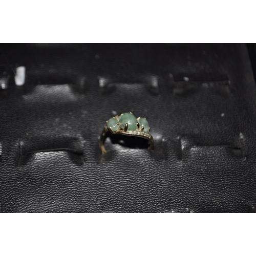 663 - 9CT GOLD TRILOGY   POSS JADE   SIZE N