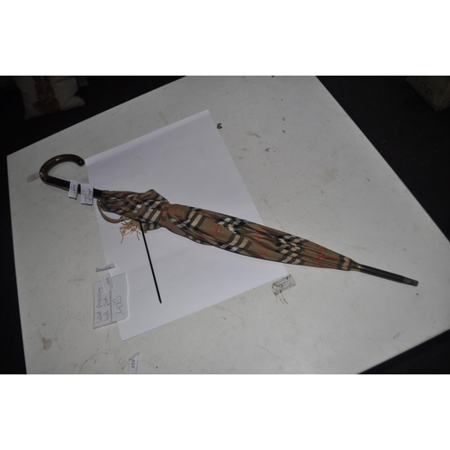 671 - VINTAGE BURBERRY UMBRELLA