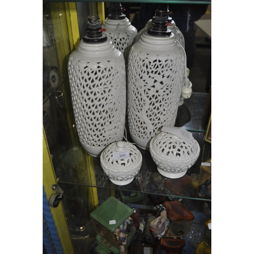 692 - 2 LATTICE TOPPED LIDDED VASES PLUS LATTICE WORK TABLE LAMPS