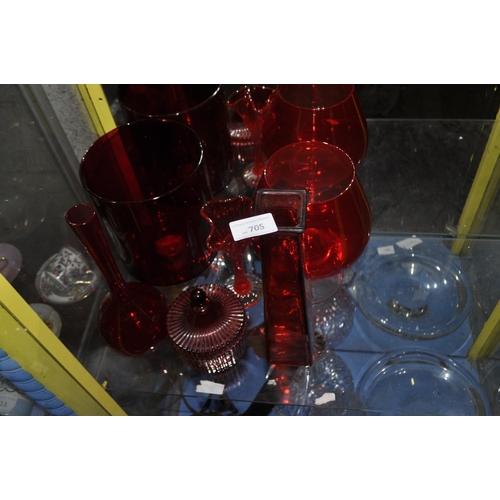 705 - 6 RED GLASSES