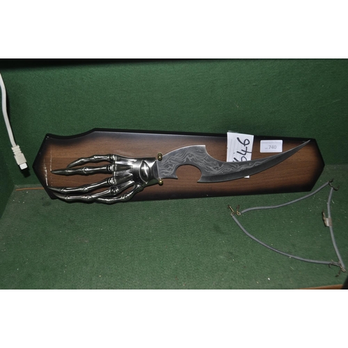 Lot 740       