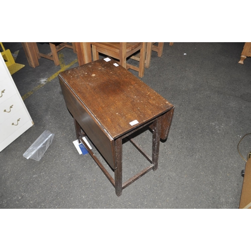 841 - OAK DROPLEAF SIDE TABLE