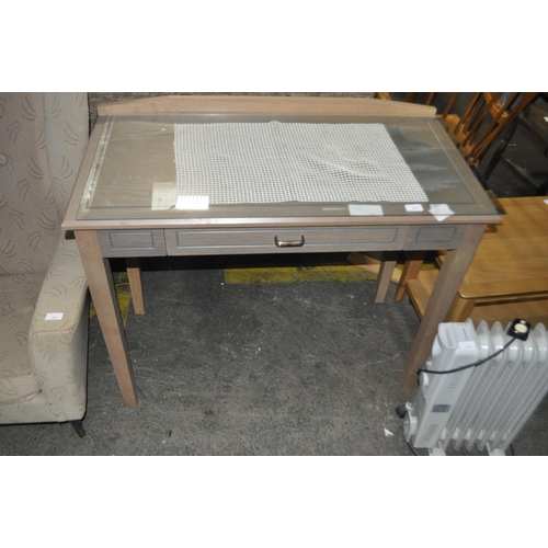 872 - GLASSTOP SINGLE DRAWER TABLE