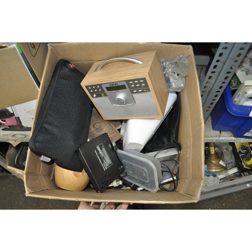 225 - BOX CONTAINING ELECTRICAL ITEMS INC DAB RADIO AND EXT HARDRIVE