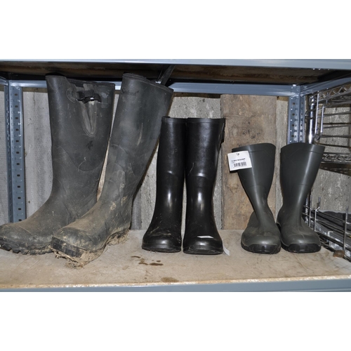 38 - 3 PAIRS OF ASSORTED WELLIES INC NEW SIZE 10 DUNLOPS , SIZE 8 AND SEELAND SIZE 10S