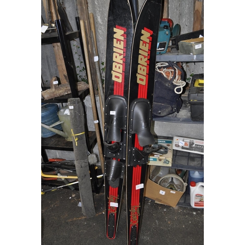 60 - OBRIEN WATER SKIS