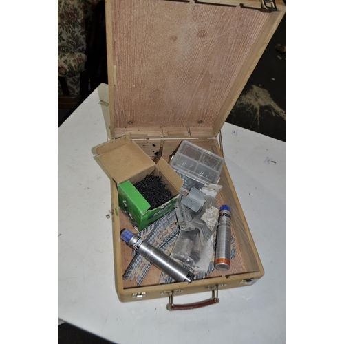 22 - PORTABLE ARTISTS BOX