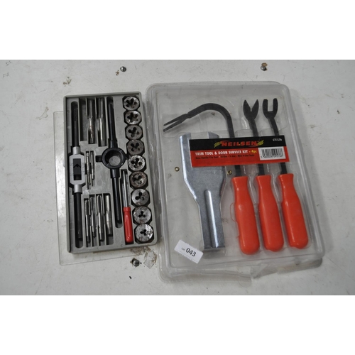 43 - COMPLETE CASED 21PC METRIC TAP AND DYE SET AND TRIM AND DOOR TOOL SERVICE KIT COMPLETE