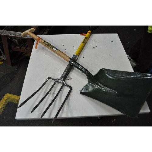 76 - ROUGHNECK GARDEN FORK AND BULLDOG SHOVEL, NEW