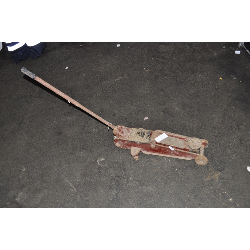 80 - HEAVY DUTY 2 TONNE TROLLEY JACK