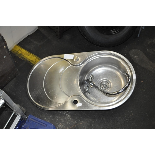 114 - ROUND STAINLESS STEEL SINK AND MIXER TAP