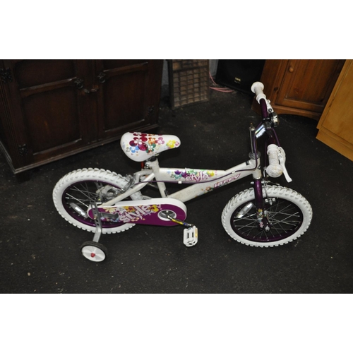 3 - GIRLS HUFFY Y FRAME WITH STABILISERS