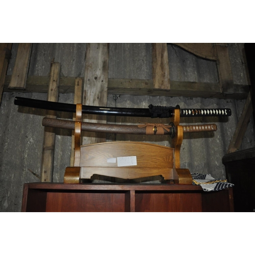 515 - SAMURAI SWORD X 2 PLUS STAND