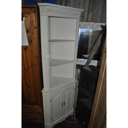 887 - WHITE PAINTED CORNER UNIT