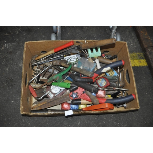 179 - LARGE QTY OF GARDEN TOOLS